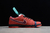 Tênis Nike SB Dunk Low 'Red Lobster' com detalhes em vermelho e azul, na lateral esquerda.
