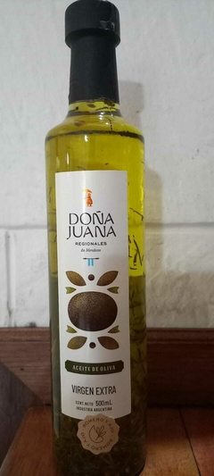 Aceite de oliva virgen extra. Condimentado con romero y ajo.