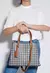 BOLSA LARA TRIANGULO SCHUTZ - comprar online