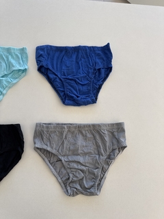 Kit com 4 Cuecas Slip P (azul, preta, cinza e azul claro)