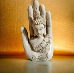Buda en mano