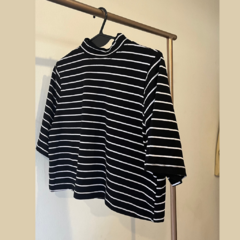 Remera raya corta
