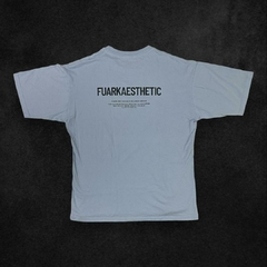 Remera Oversize "Aesthetic" Celeste agrisado