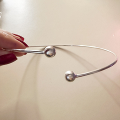 Choker Aro Aberto com Bolas nas Extremidades em Prata 925