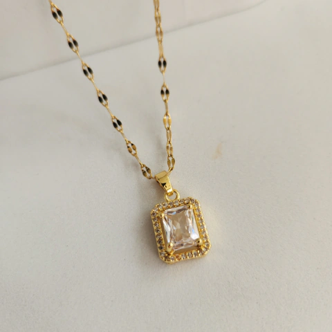 Colar com Pingente de Zircônia em Aço Dourado