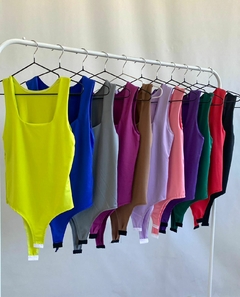 Body musculosa cuello cuadrado en internet