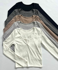 Remera escote v