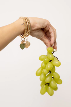 Bracelete regulável com pingente coração