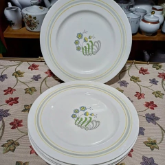 Platos Playos Portland Pottery, England - La Vittoria Antiques