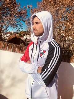 Campera River Plate c/Capucha en internet