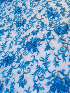 Renda com flores 3D com perolas