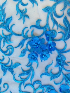 Renda com flores 3D com perolas na internet