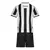 Kit infantil do Botafogo I 24/25 da Reebok, na cor preta e branca, mostrando a parte de trás da camisa e o short.