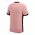 Camisa rosa do Paris Saint-Germain III 24/25, modelo masculino, com detalhes em azul e preto, vista de trás.