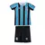 Kit infantil do Grêmio, composto por camiseta azul e preta com listras e short preto.