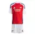 Kit infantil do Arsenal 2024/2025, composto por camiseta vermelha e branca e short branco com detalhes em vermelho.