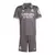 Kit infantil do Real Madrid, modelo 23/24, na cor branca, com camisa e shorts.