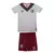 Camisa e shorts do Kit Infantil Fluminense III 24/25, branco com detalhes em verde e vermelho.