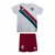 Kit Infantil Fluminense II 24/25 da Umbro, na cor branca com detalhes em verde e vermelho, composto por camisa e short.