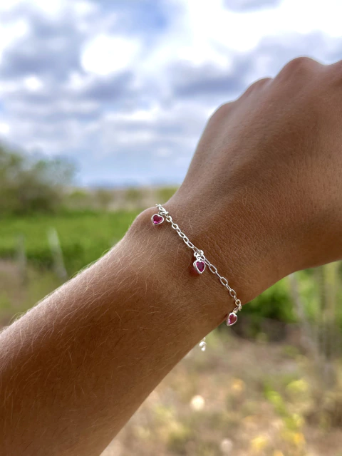 Pulseira Corações Pendurados Zircônia Rosa