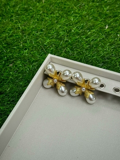 Brinco Pérola com Dourado Fosco