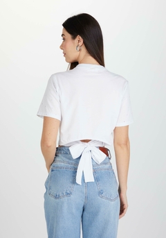 T-shirt com Amarração nas Costas - Lança Perfume na internet