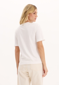 T-shirt Cuta com Bordado - Lança Perfume - comprar online