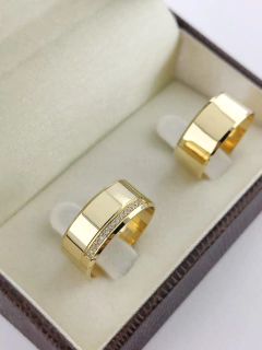 Aliança em ouro 18K/750 7 mm com diamantes