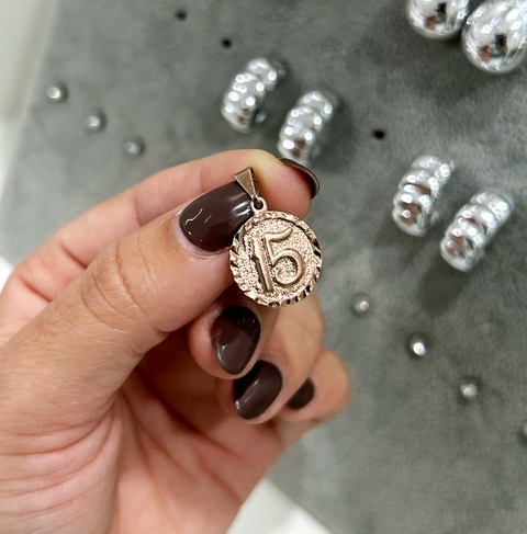 Dije de 15 años enchapado AD