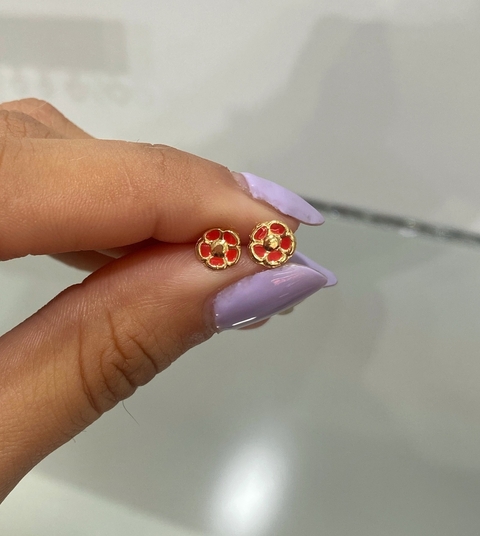 Abridor flor roja bañado en oro