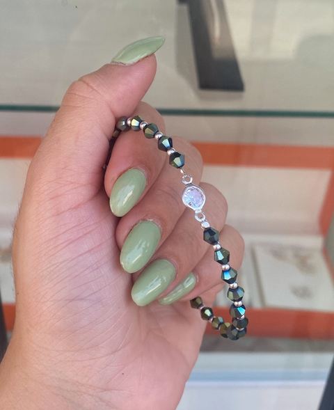 Pulsera cristales verdes punto de luz