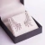 Brinco Earcuff, ouro 18k, com brilhantes.