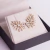 Brinco Earcuff folhas, ouro 18k, com brilhantes.