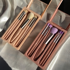 Brochas por 5 con estuche y espejo - comprar online