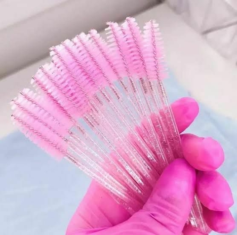 Kit com 25 Escovinhas para Cílios e Sobrancelha, Aplicação Precisa e Eficiente, Ideal para Maquiagem Profissional e Uso Diário, Com Cerdas Macias e