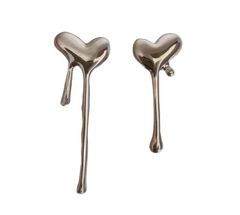 aretes de corazon derretido