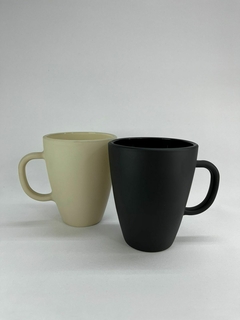 Taza de vidrio negra/crma - comprar online
