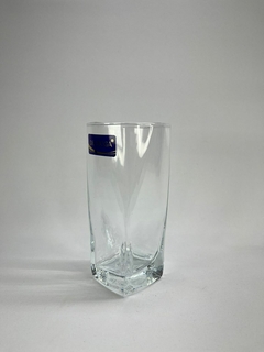Vaso de vidrio cuadrado