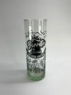 Vaso de vidrio largo