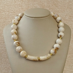 Choker de Resina Bege #01 na internet
