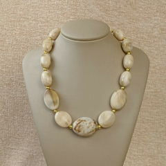 Choker de Resina Bege #02 na internet