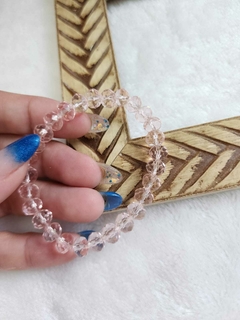 Pulseira em Cristal Facetado Rosa Translúcido: Elegância Radiante