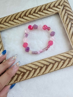 Pulseira Pedras em Tons de Lilás, Rosa Bebê e Pink: Delicadeza em Cores Vibrantes - comprar online