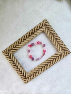 Pulseira Pedras em Tons de Lilás, Rosa Bebê e Pink: Delicadeza em Cores Vibrantes na internet