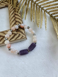 Pulseira em Quartzo com Pedra Roxa e Detalhes em Prata: Harmonia Natural