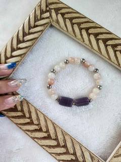 Pulseira em Quartzo com Pedra Roxa e Detalhes em Prata: Harmonia Natural - comprar online