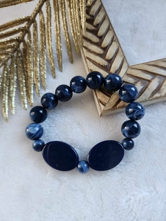 Sofisticação Marítima: Pulseira Azul Petróleo em Resina