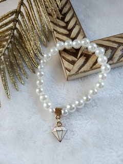 Elegância Radiante: Pulseiras em Pérolas