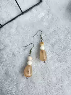 Brinco Suave Elegância: Bege Mesclado e Creme com Toque Ouro Velho