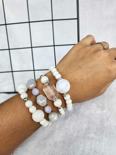 Quarteto de Pulseiras Brancas: Elegância em Variedade - comprar online